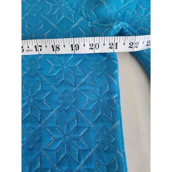 T By Talbots Mockneck metallic Quilted Sweatshirt sz M snowflake detail nordic - Picture 8 of 9